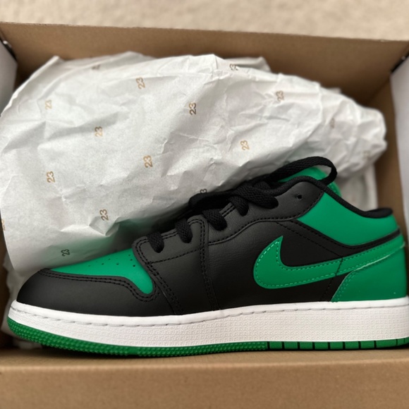 Air Jordan 1 Low - Picture 2 of 9